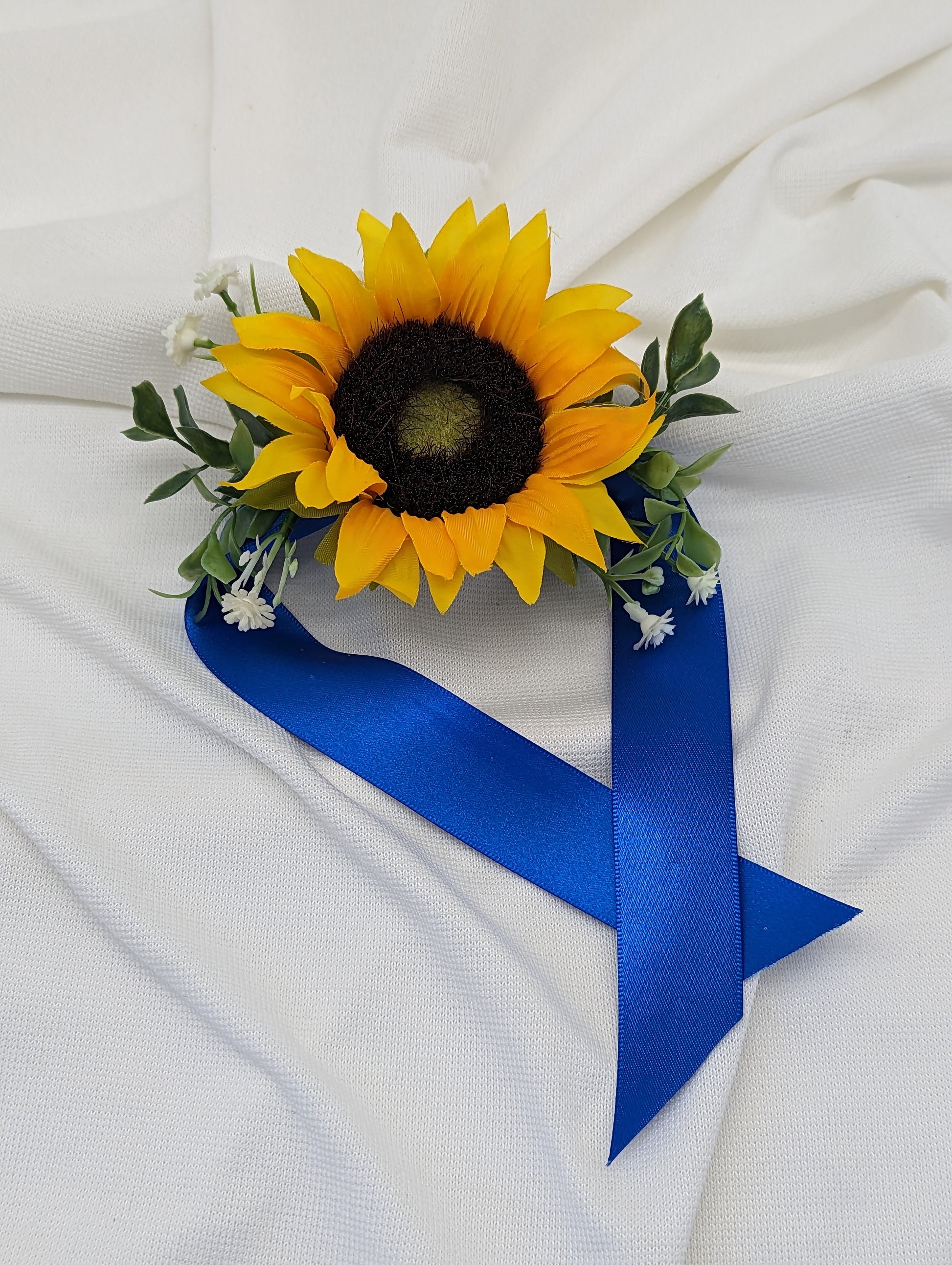 Blue Rose and Sunflower Wedding Flowers BishyBarneybeeCreations Blue Rose and Sunflower Wedding Flowers BishyBarneybeeCreations